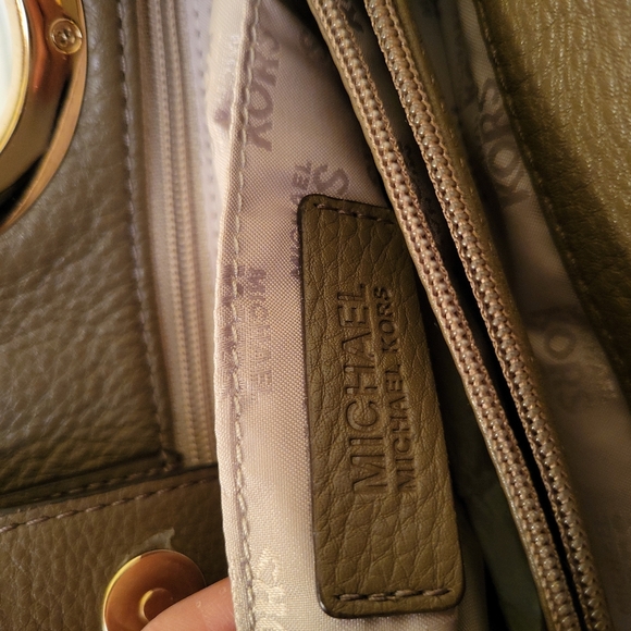 LIKE NEW Michael Kors olive green shoulder bag - Picture 5 of 5